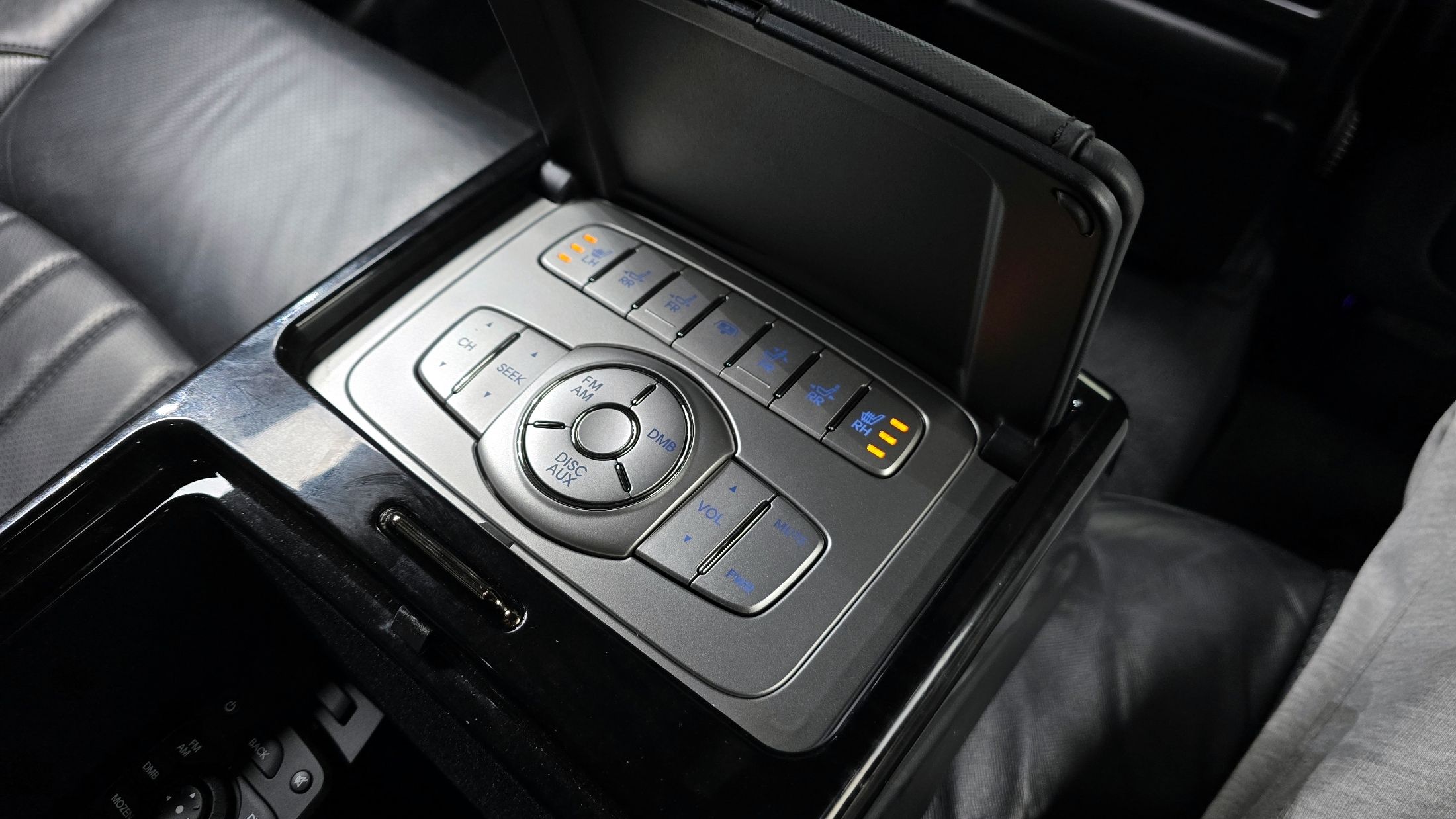HYUNDAI GENESIS 2011