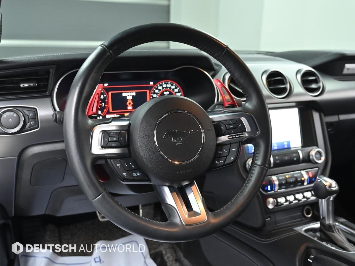 FORD MUSTANG