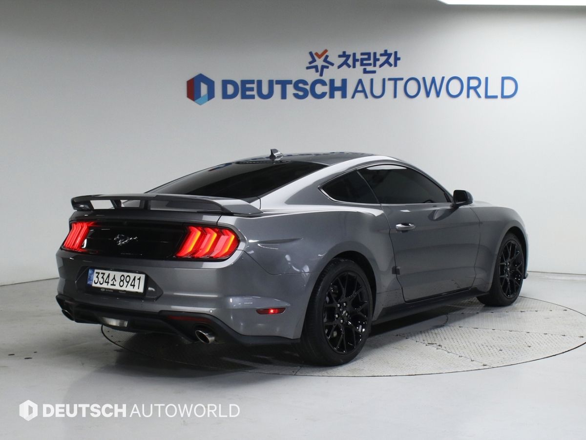 FORD MUSTANG