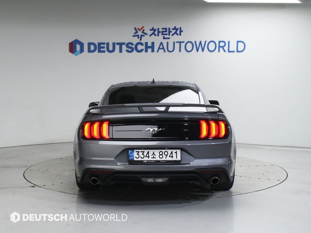FORD MUSTANG