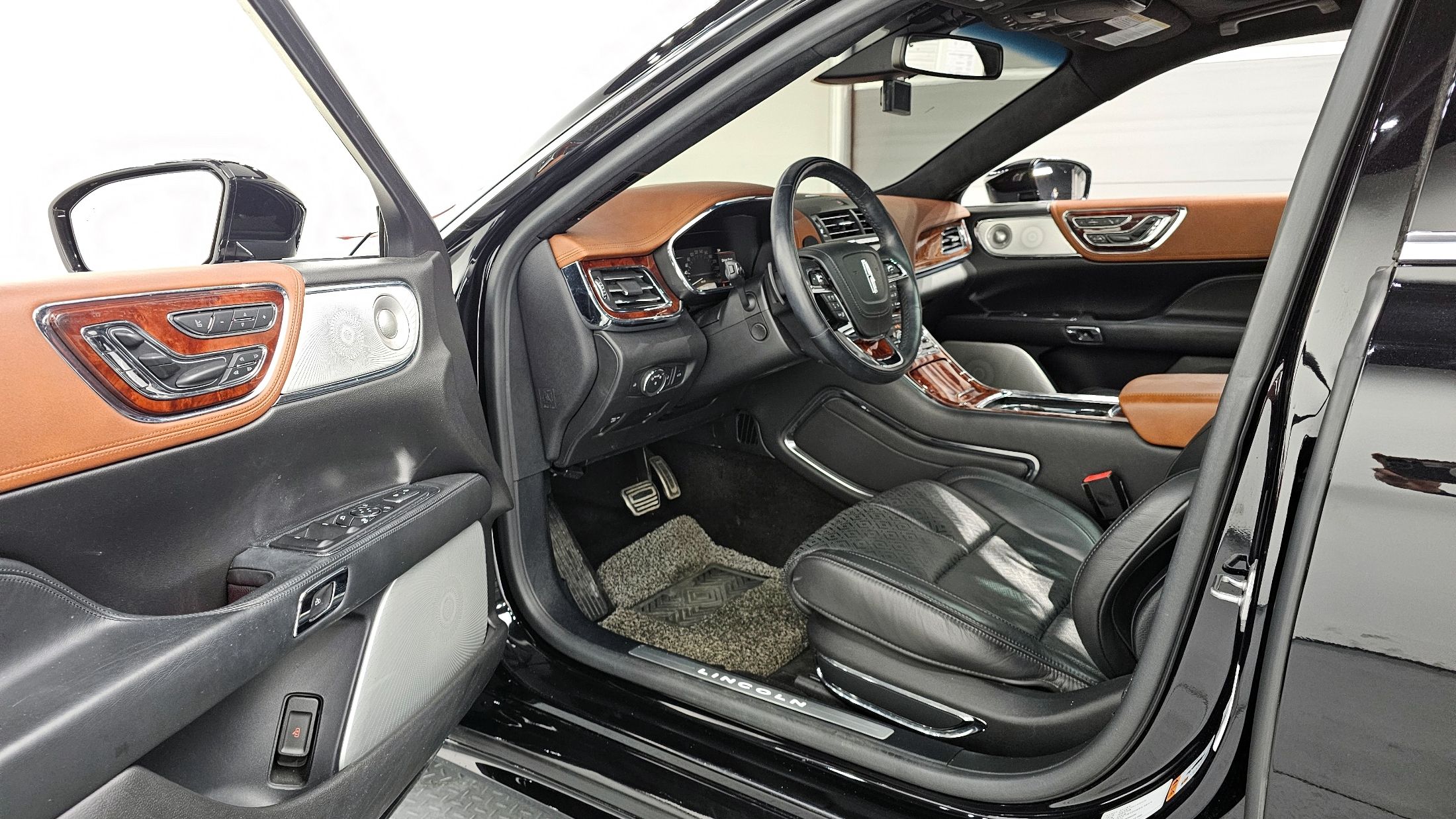 LINCOLN CONTINENTAL 2019