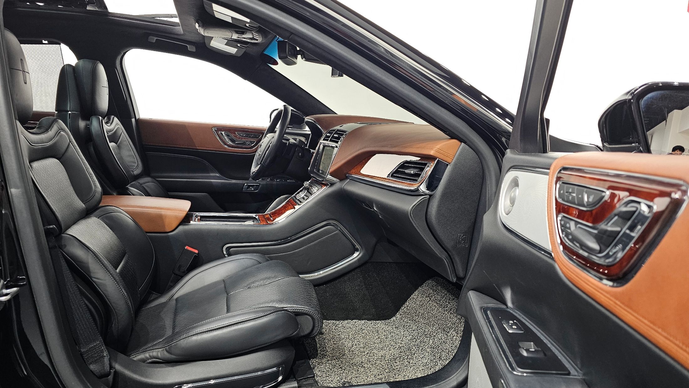 LINCOLN CONTINENTAL 2019