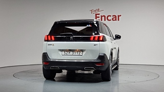 PEUGEOT 5008 2018