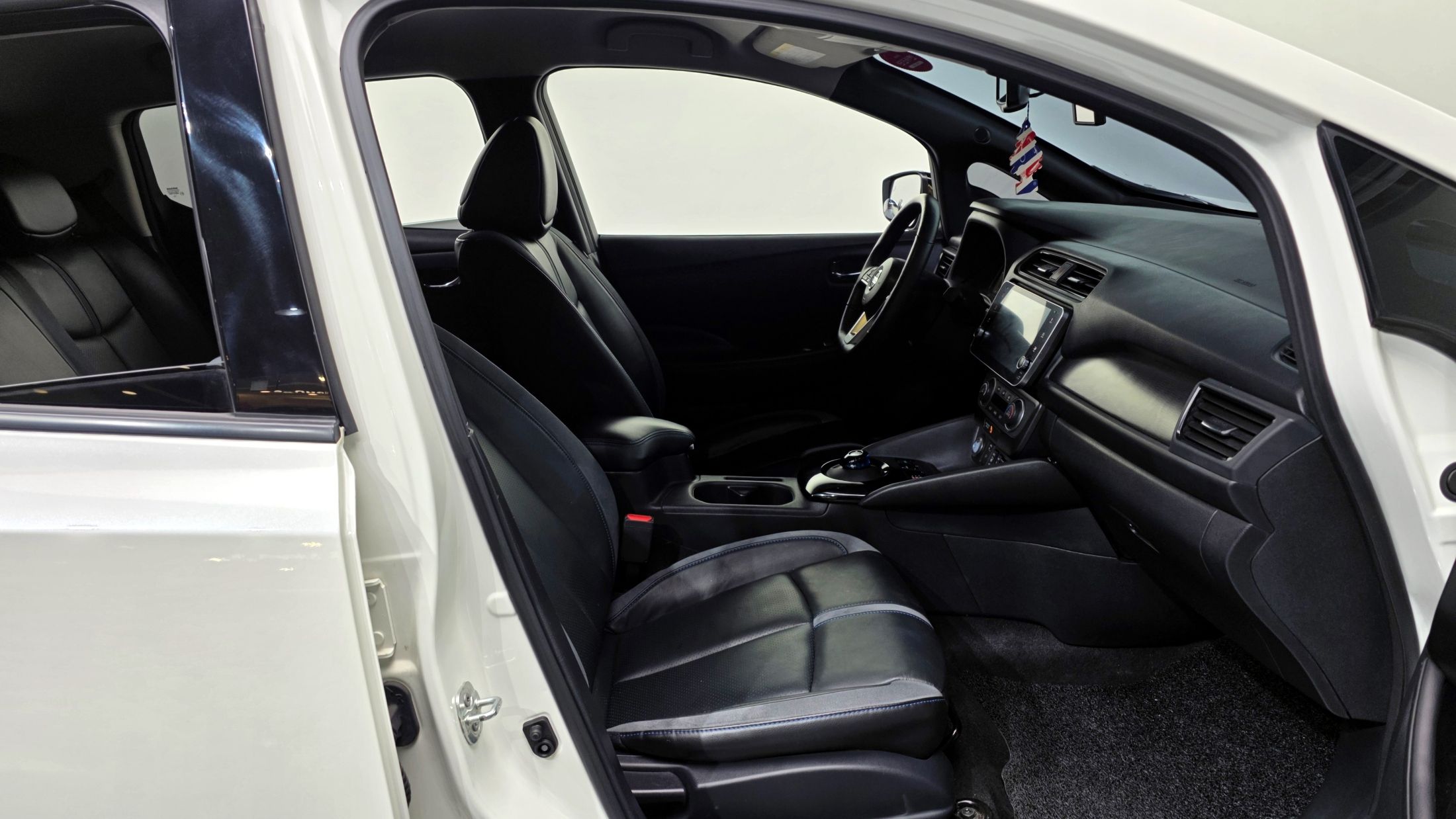 NISSAN LEAF ZE1 2019