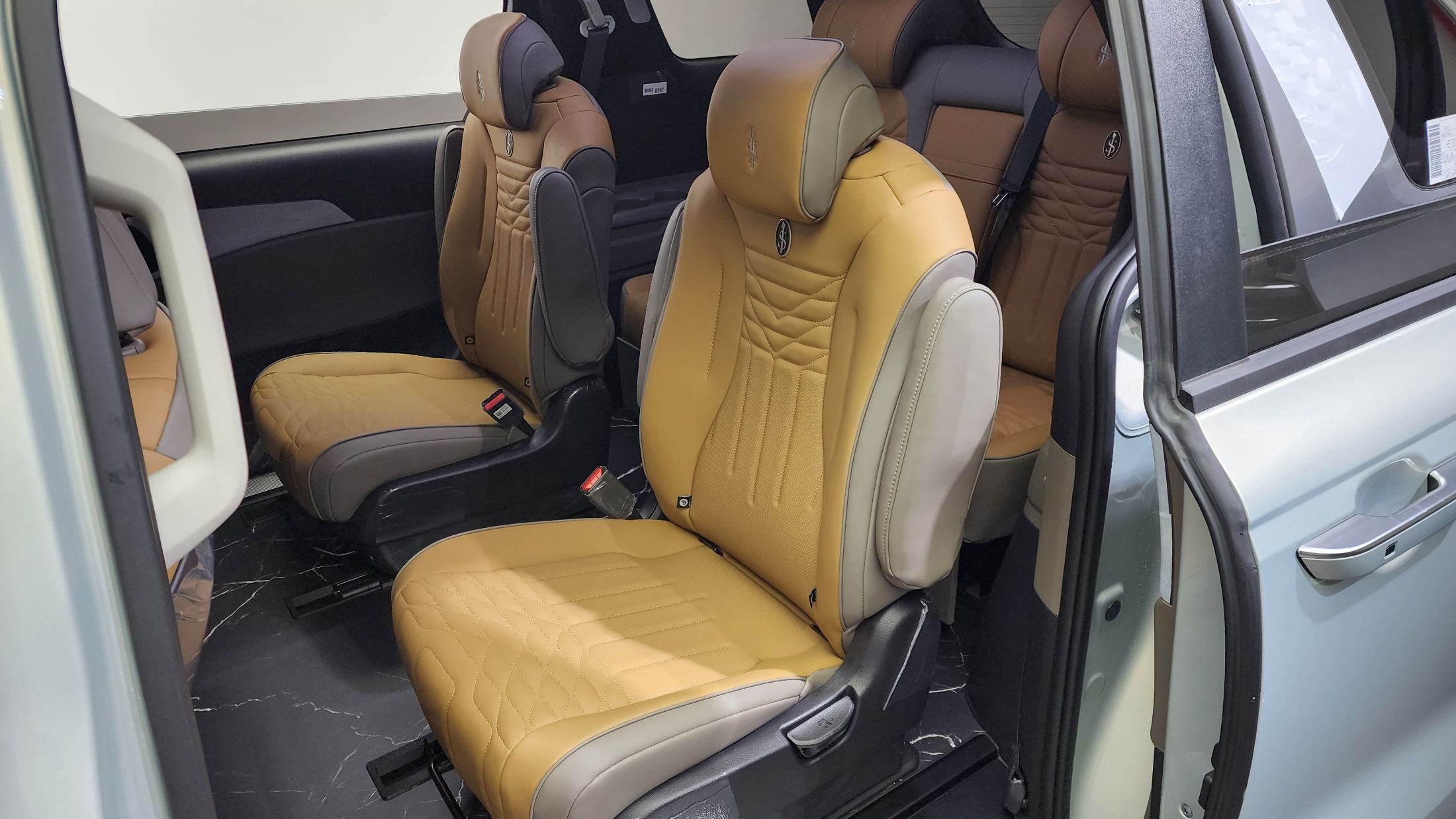 KIA CARNIVAL 2025