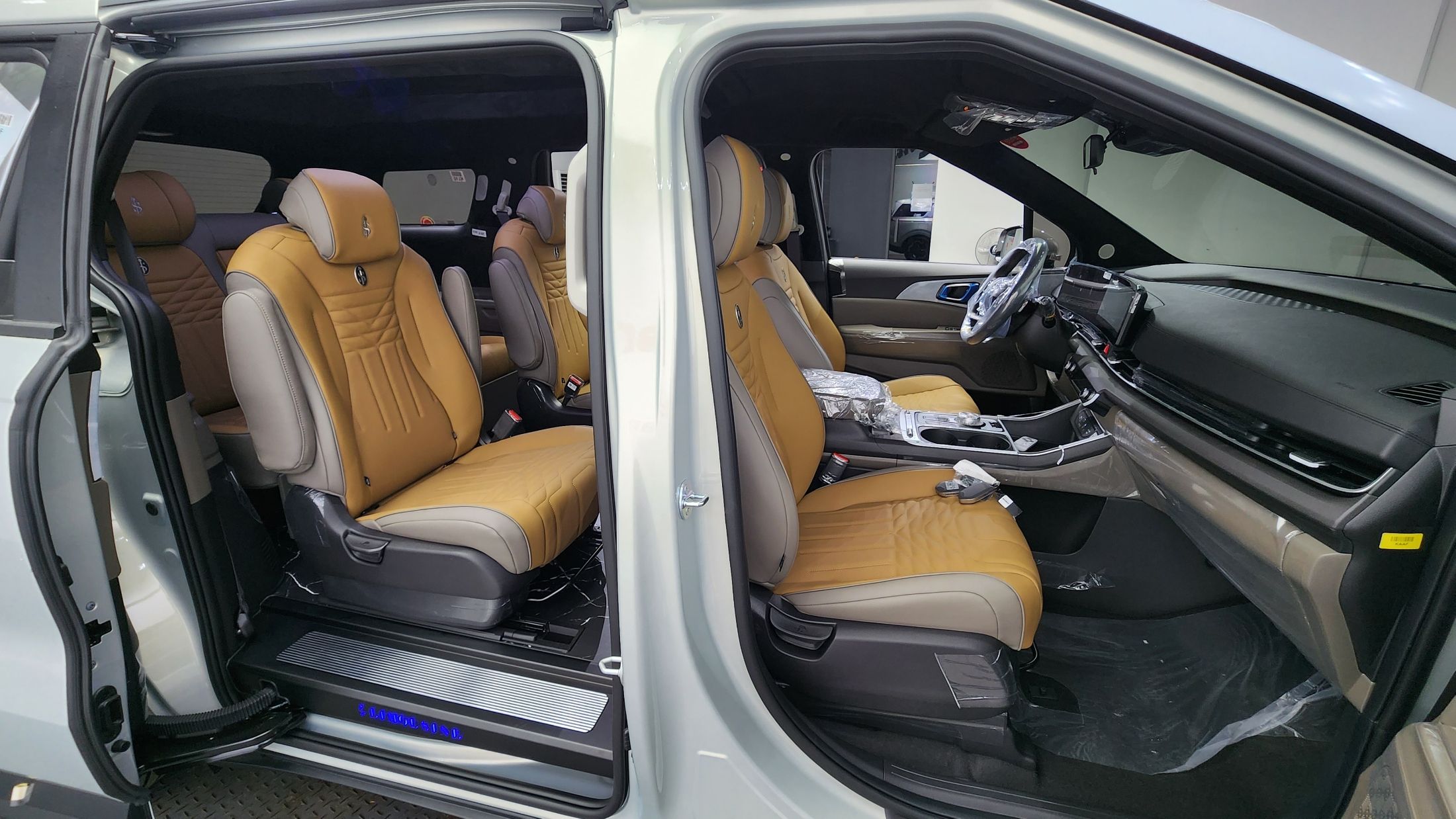 KIA CARNIVAL 2025