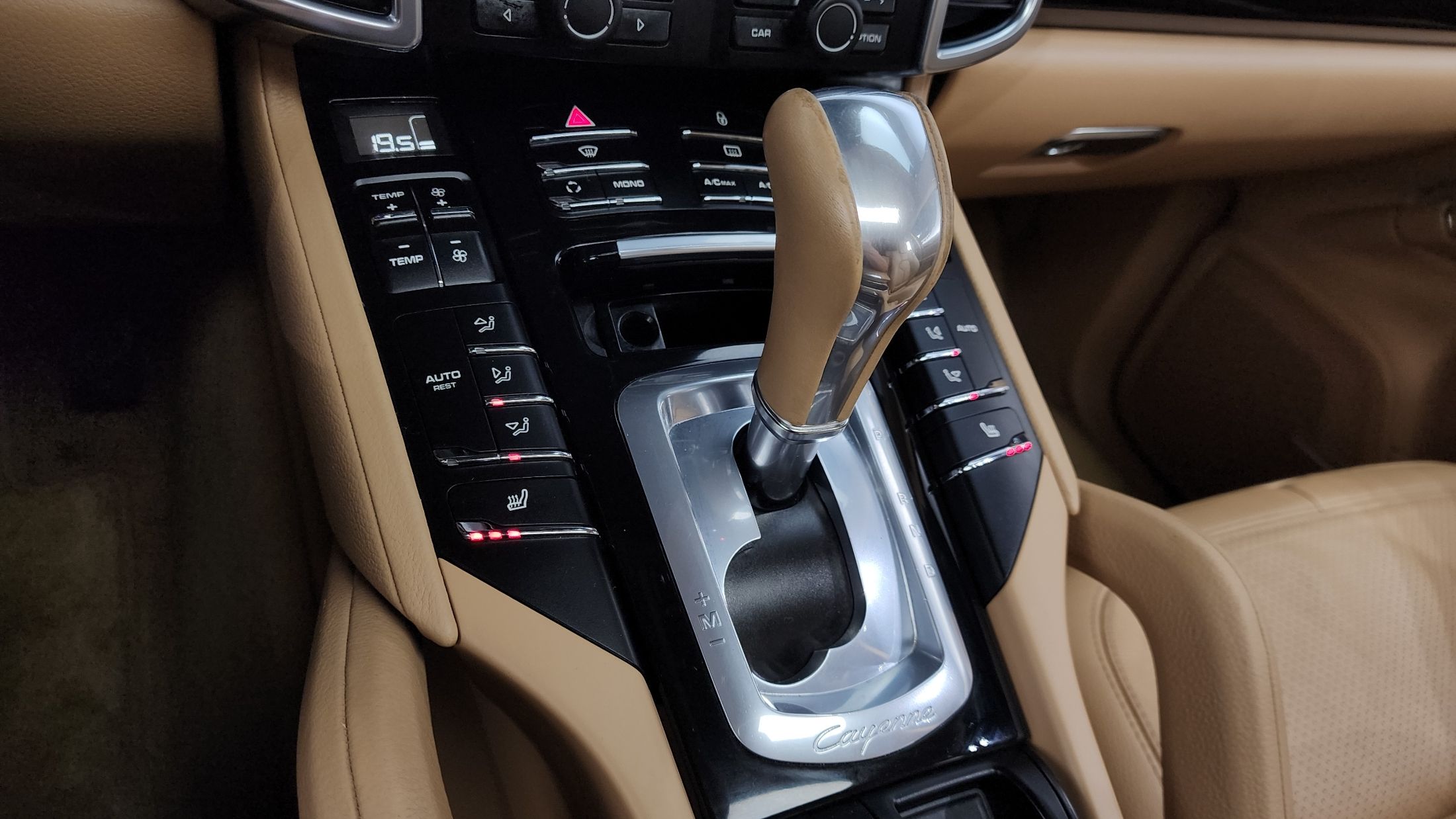 PORSCHE CAYENNE 2012