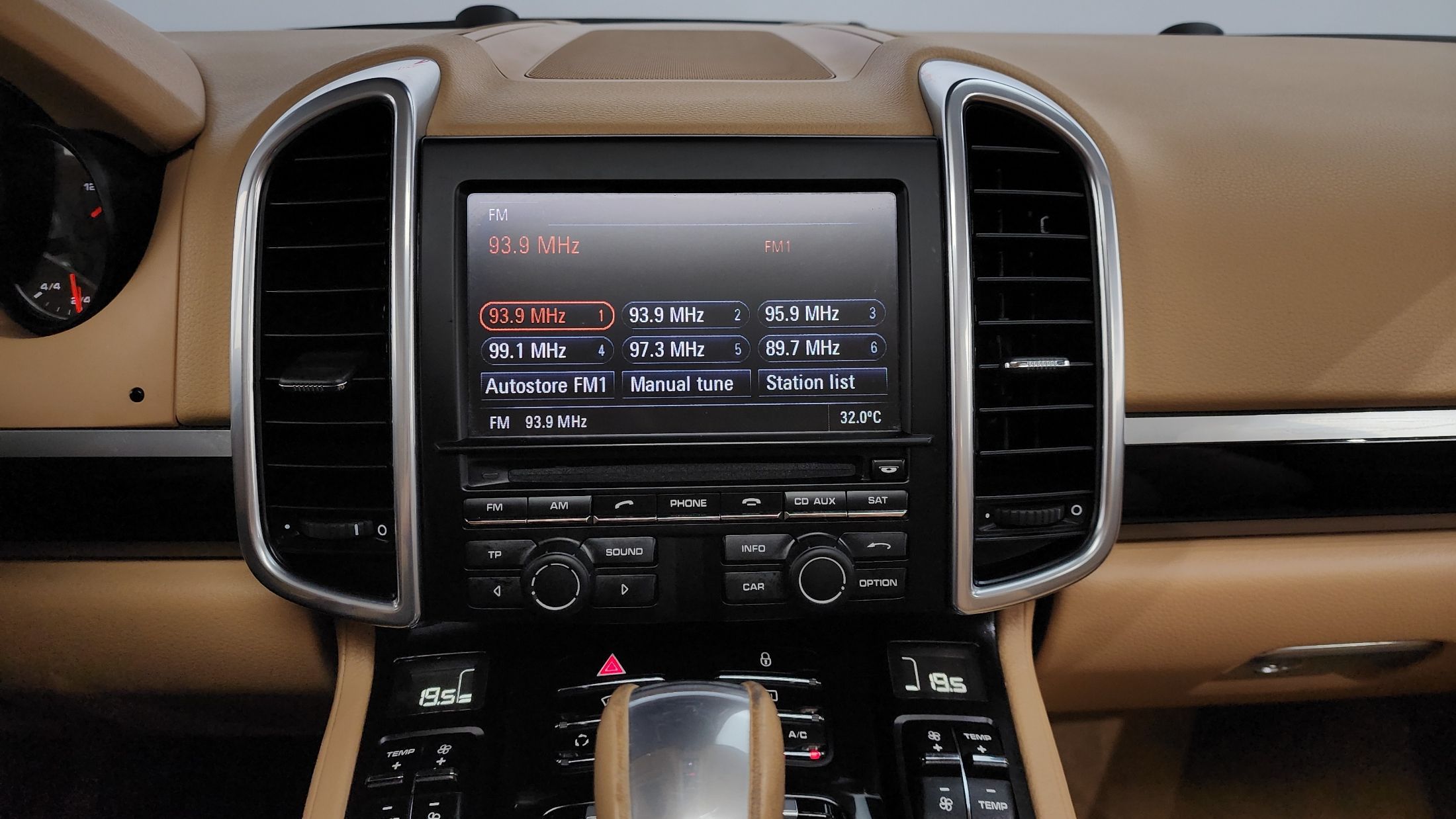PORSCHE CAYENNE 2012