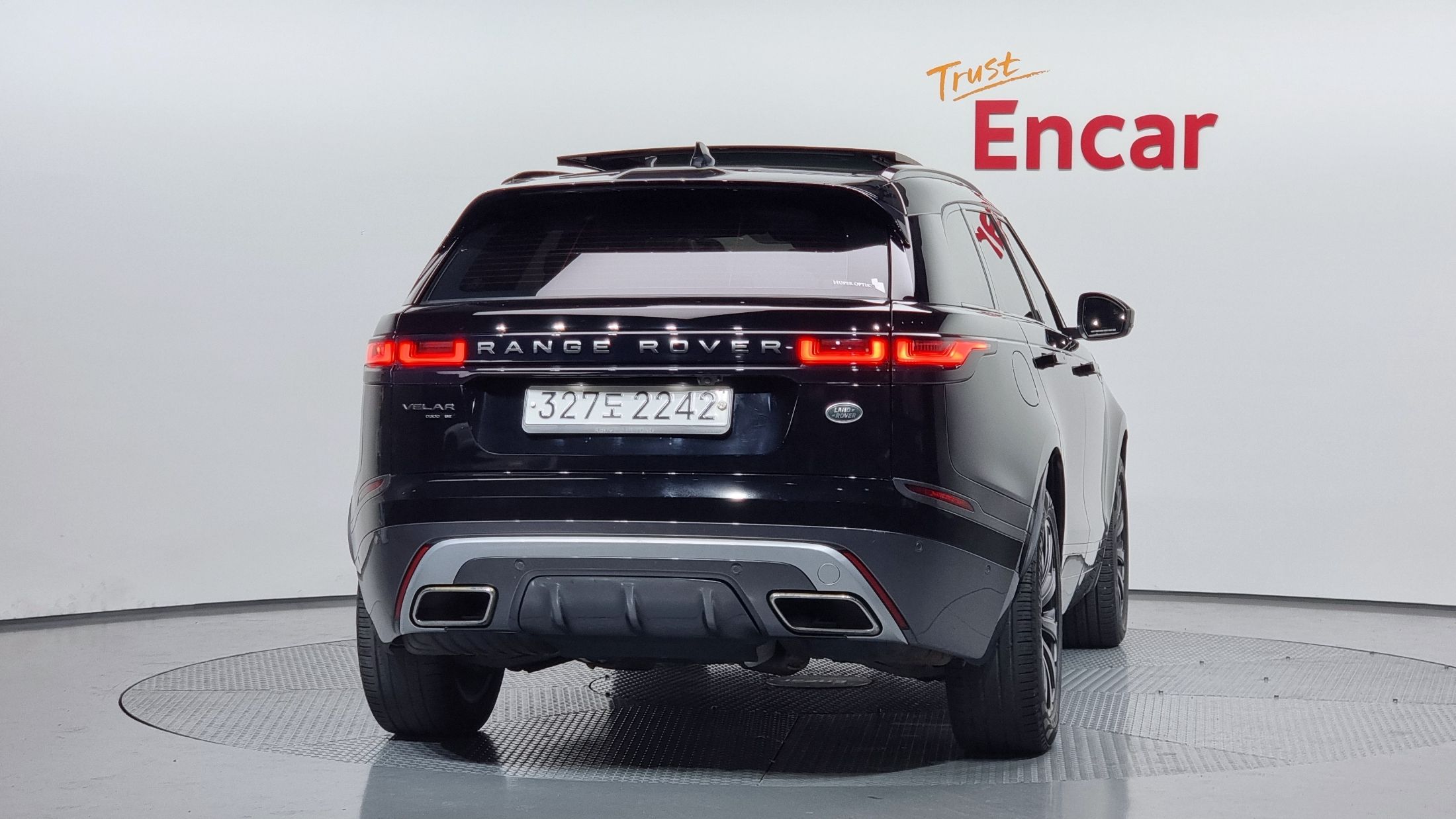 LAND ROVER RANGE ROVER VELAR