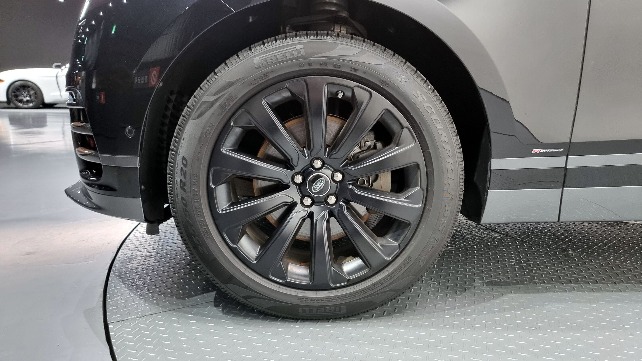 LAND ROVER RANGE ROVER VELAR