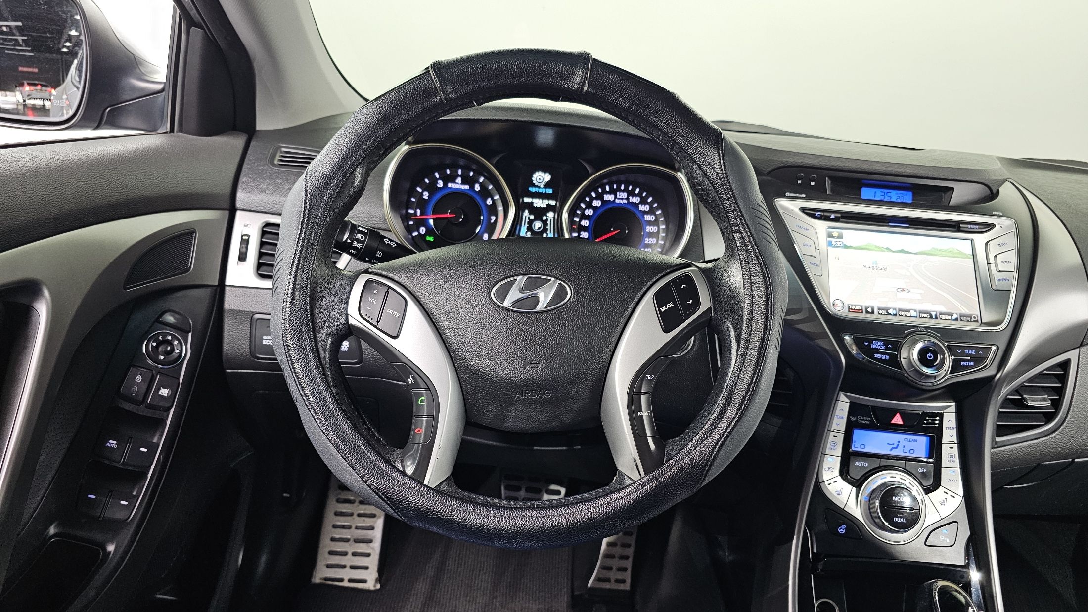 HYUNDAI AVANTE MD 2010
