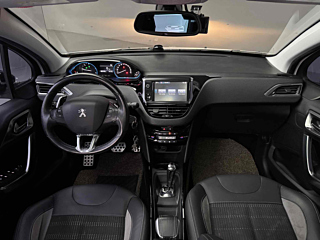 PEUGEOT 2008 2017