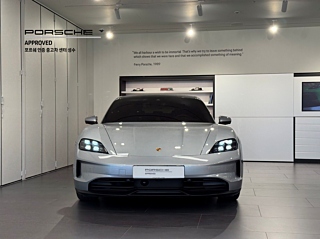 PORSCHE TAYCAN 2024
