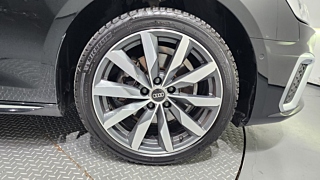 AUDI A4 B9 2023