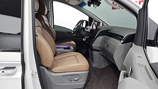 HYUNDAI STARIA 2025