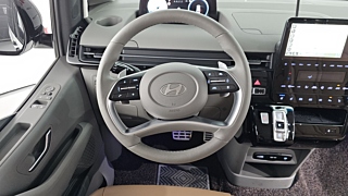 HYUNDAI STARIA 2025
