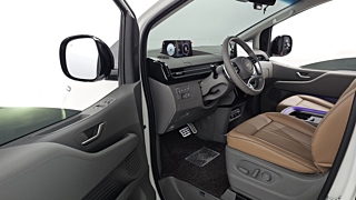 HYUNDAI STARIA 2025