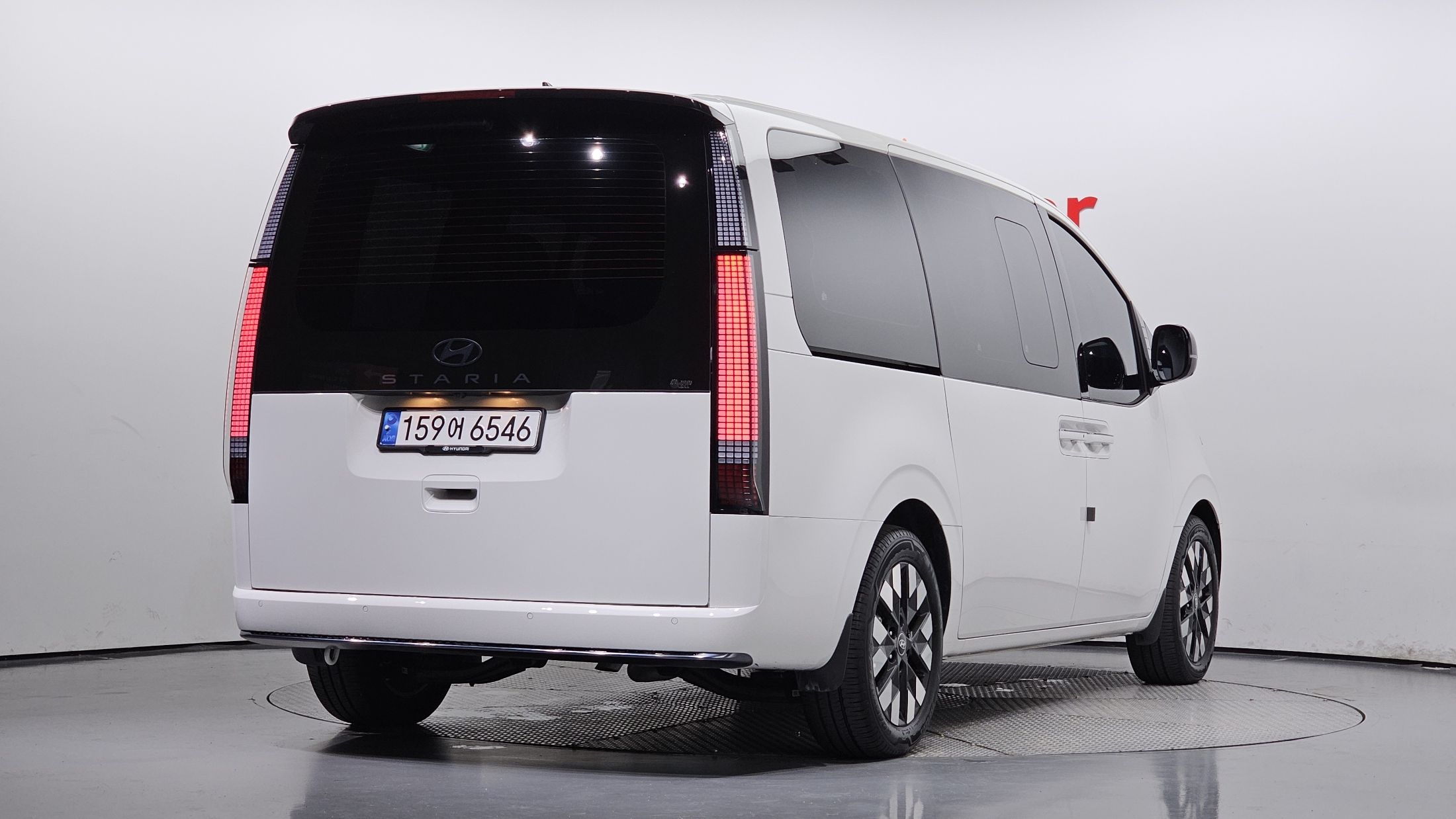HYUNDAI STARIA 2025