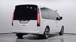 HYUNDAI STARIA 2025