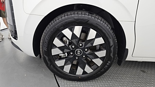 HYUNDAI STARIA 2025