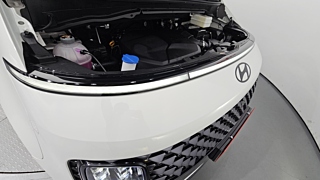 HYUNDAI STARIA 2025