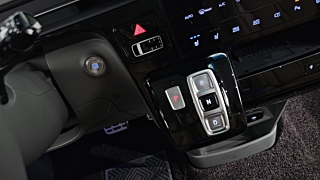 HYUNDAI STARIA 2025