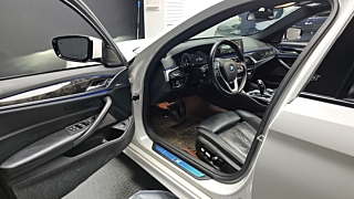 BMW 5-SERIES G30 2017