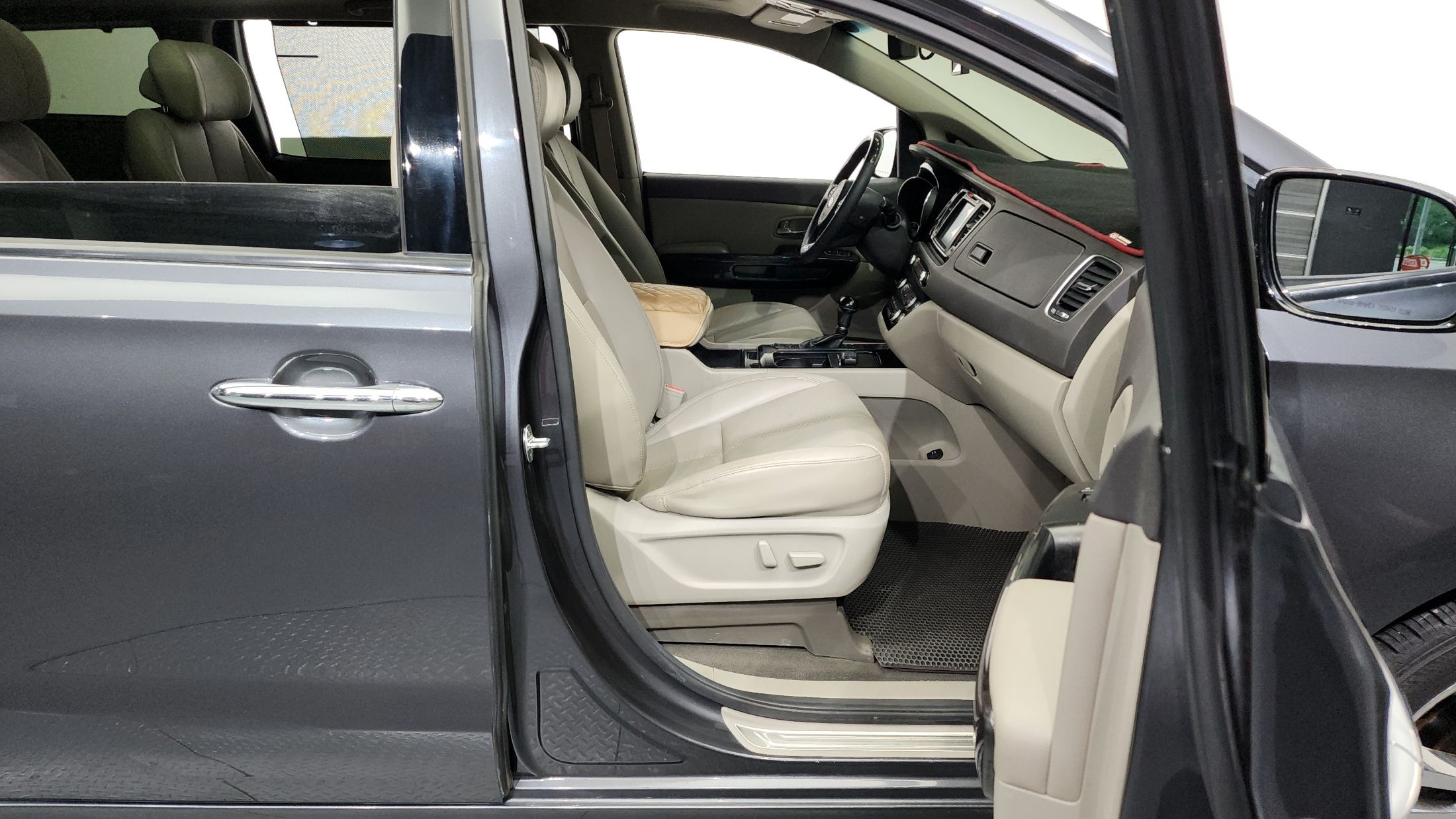 KIA CARNIVAL 2016