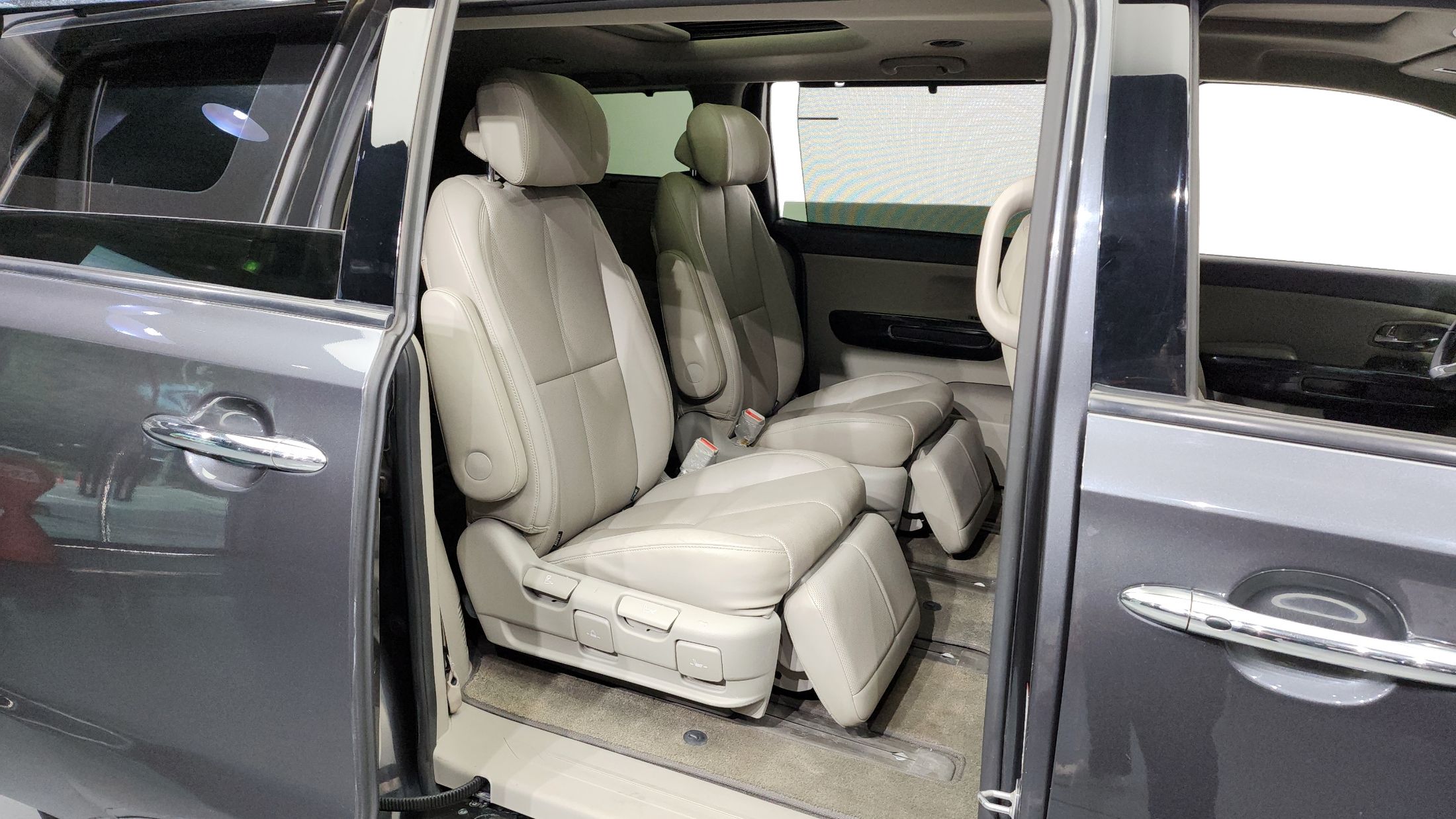 KIA CARNIVAL 2016