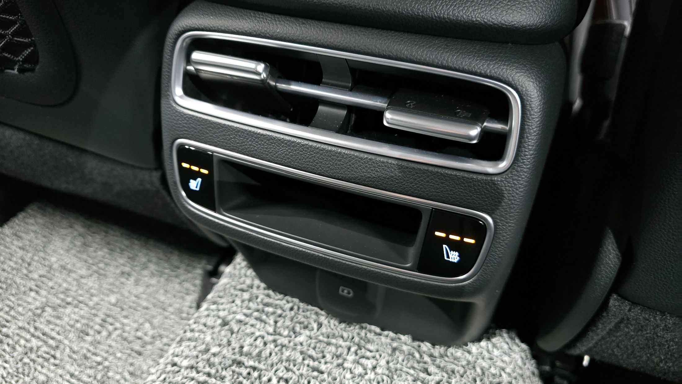 GENESIS GV70 2025