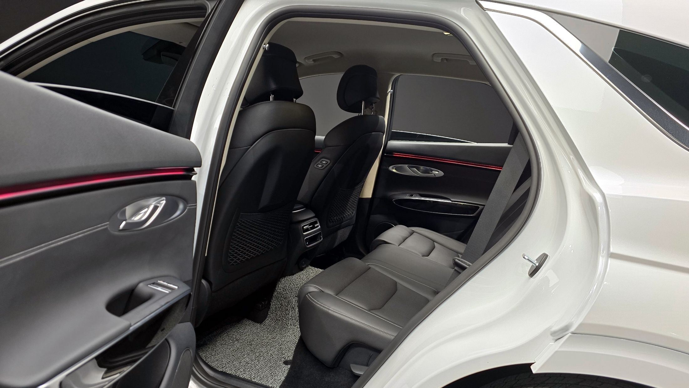 GENESIS GV70 2025