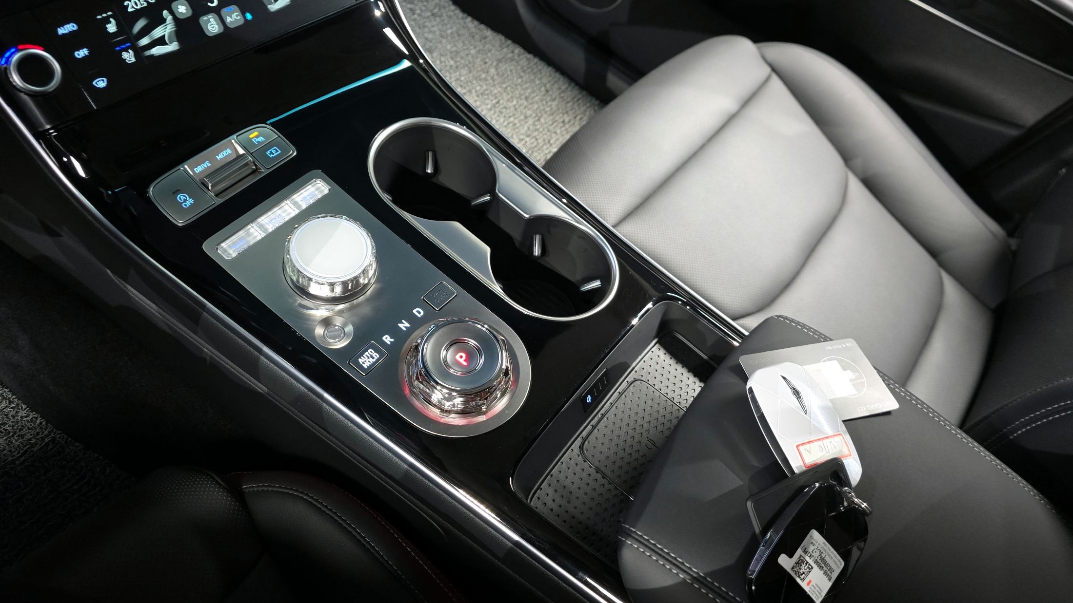 GENESIS GV70 2025