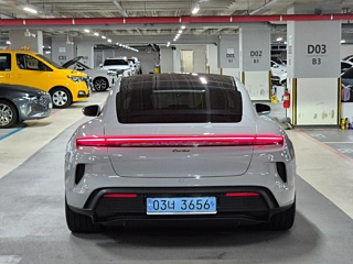 PORSCHE TAYCAN 2025