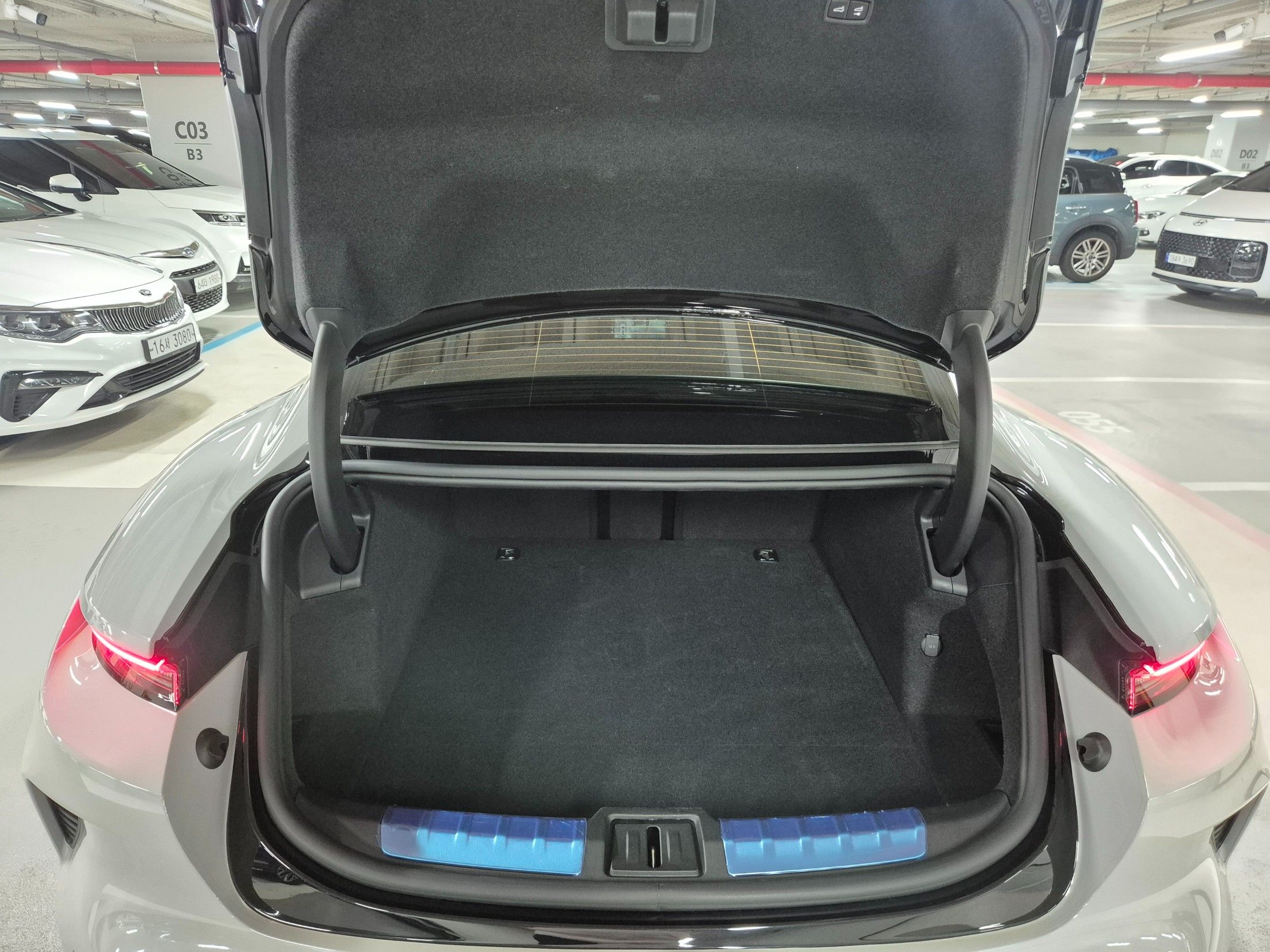 PORSCHE TAYCAN 2025
