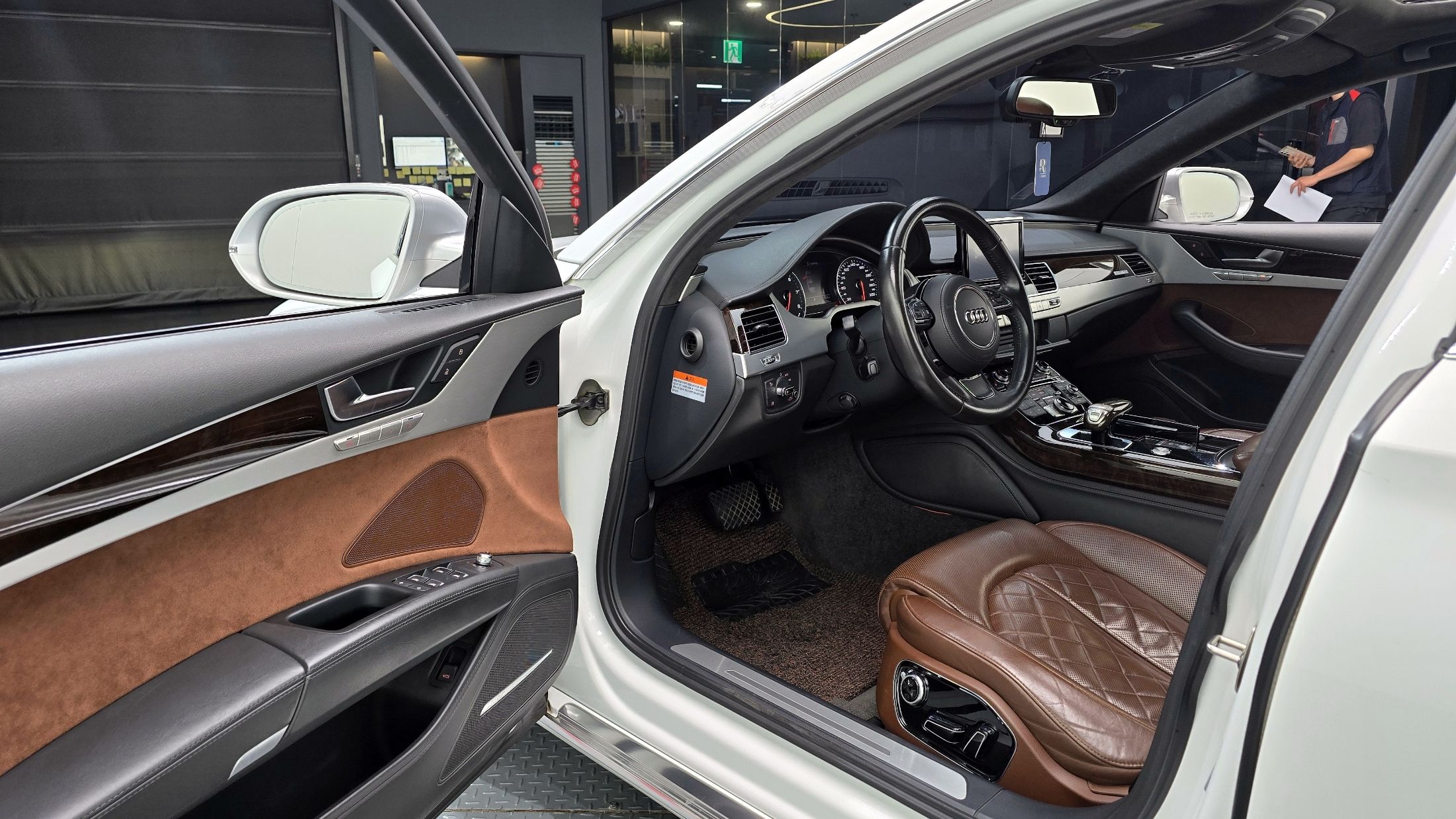 AUDI A8 2011