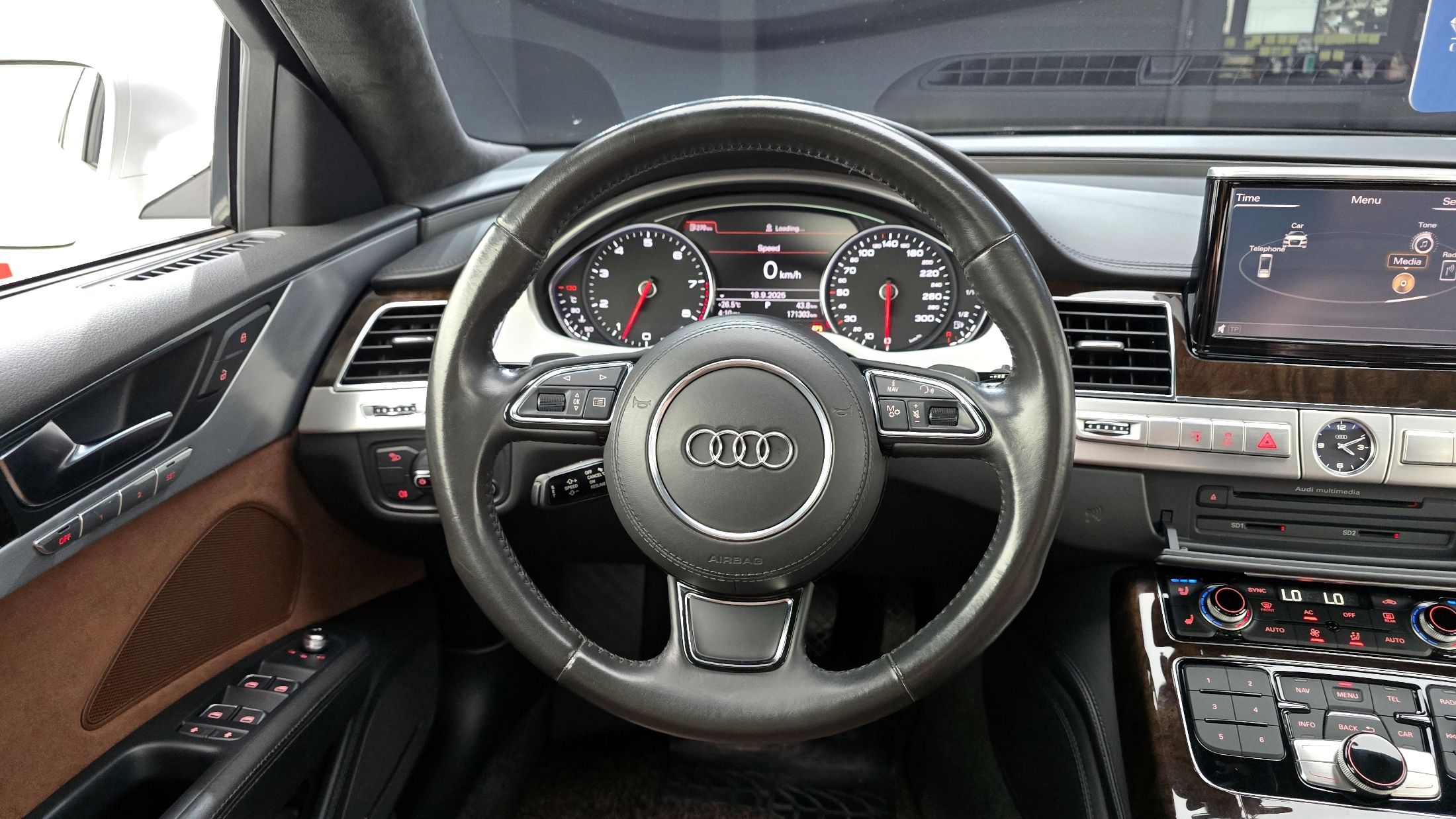 AUDI A8 2011