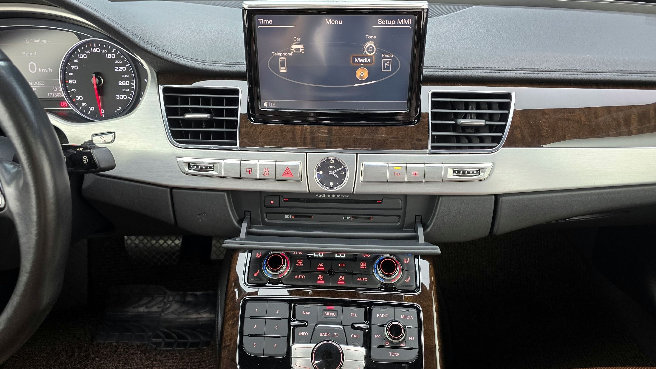 AUDI A8 2011