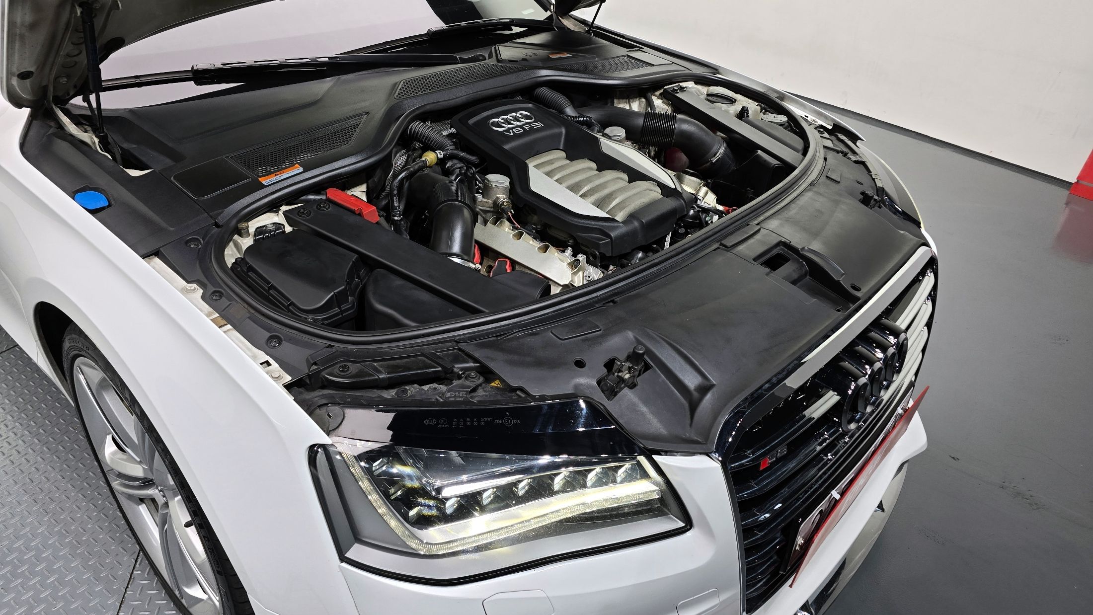 AUDI A8 2011