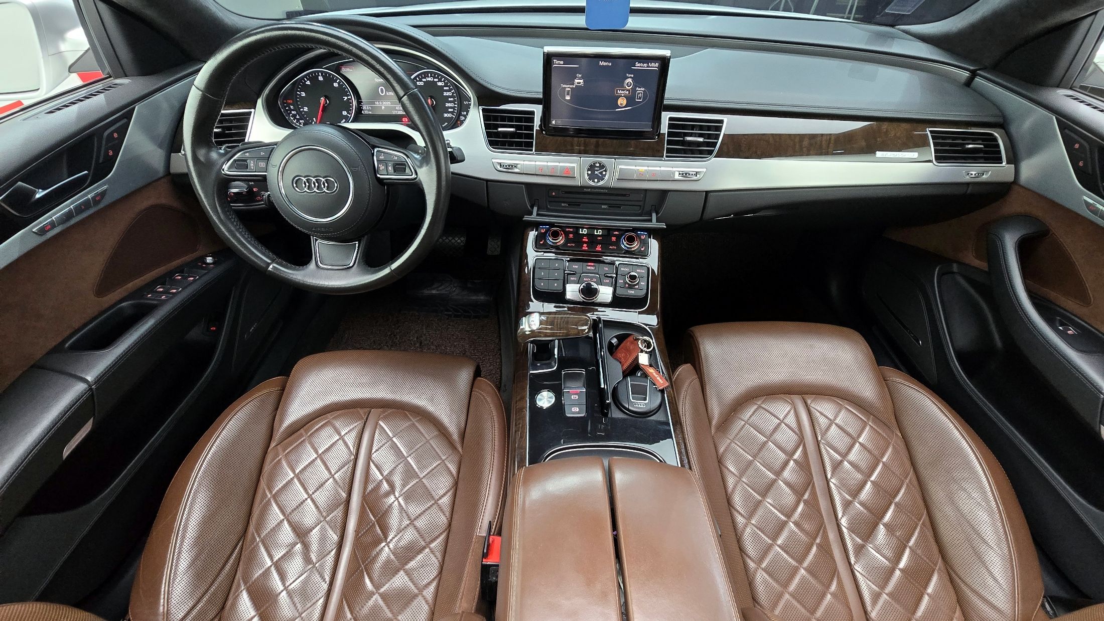 AUDI A8 2011