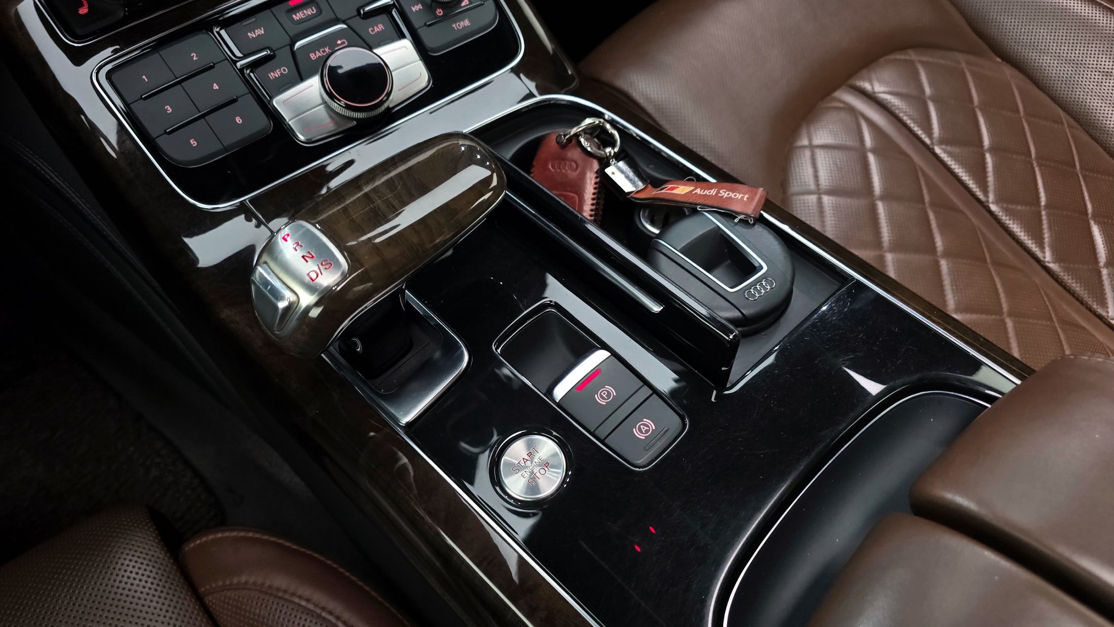 AUDI A8 2011