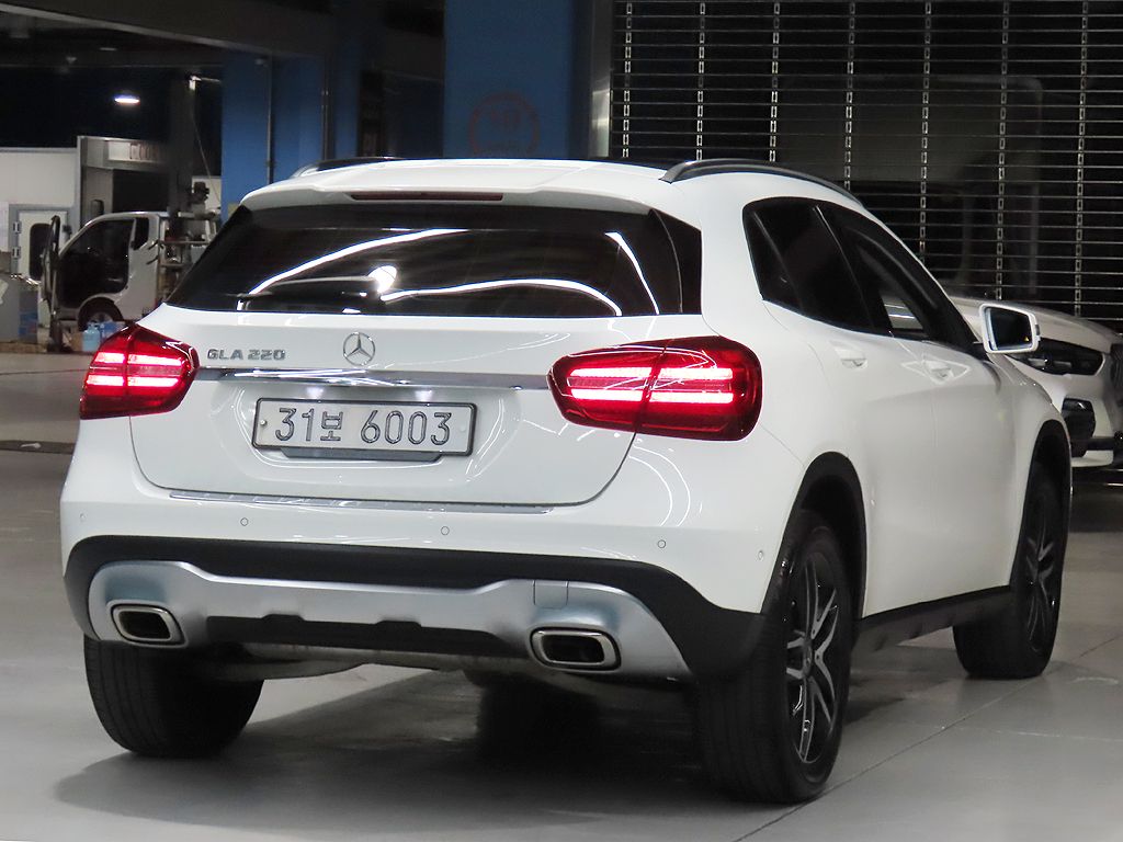 MERCEDES BENZ GLA-CLASS X156 2019