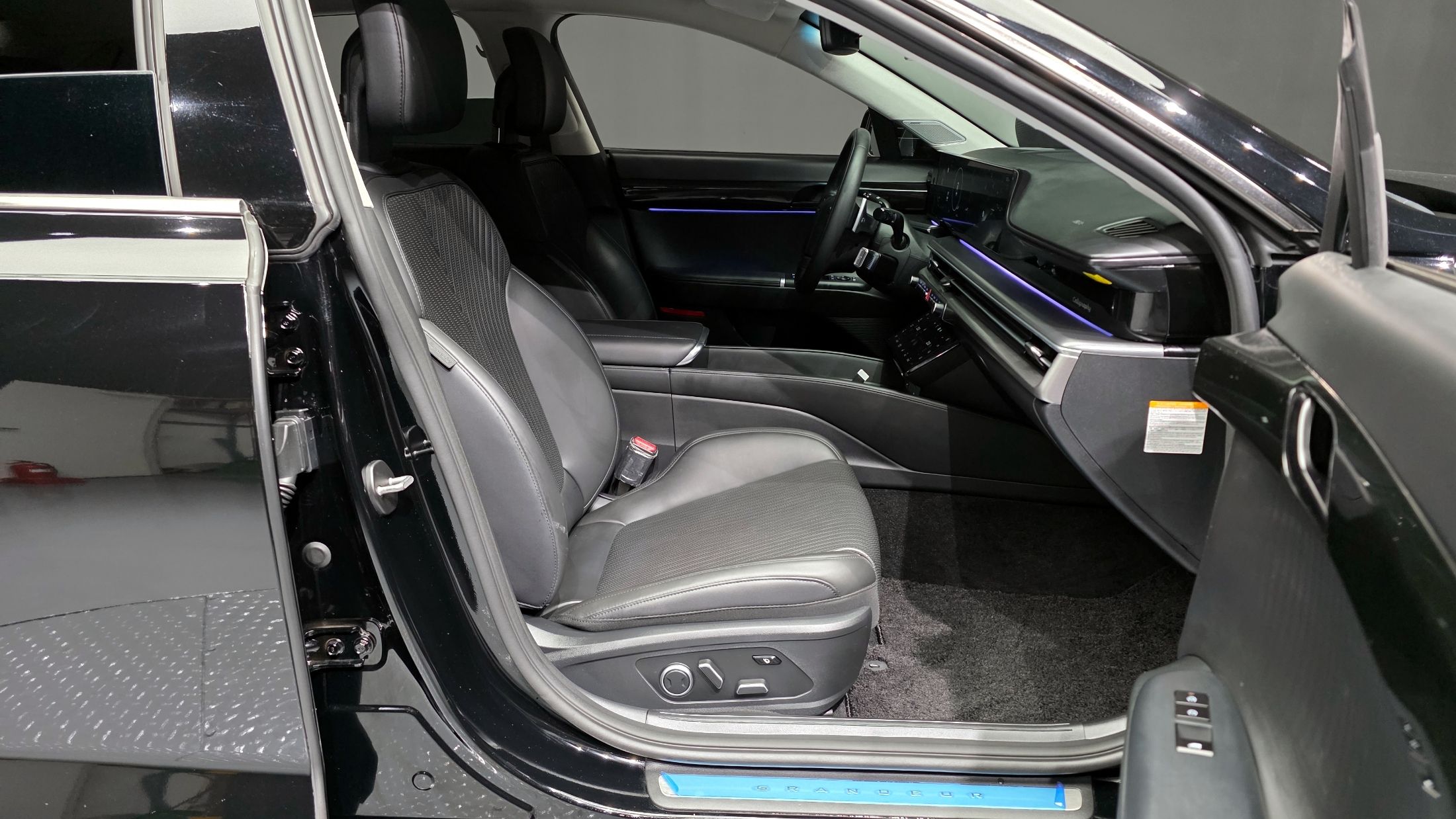 HYUNDAI GRANDEUR HYBRID GN7 2023