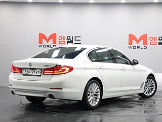 BMW 5-SERIES G30 2019