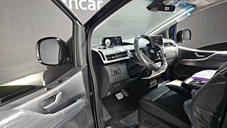 HYUNDAI STARIA 2025