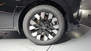 HYUNDAI STARIA 2025
