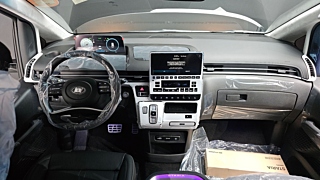 HYUNDAI STARIA 2025