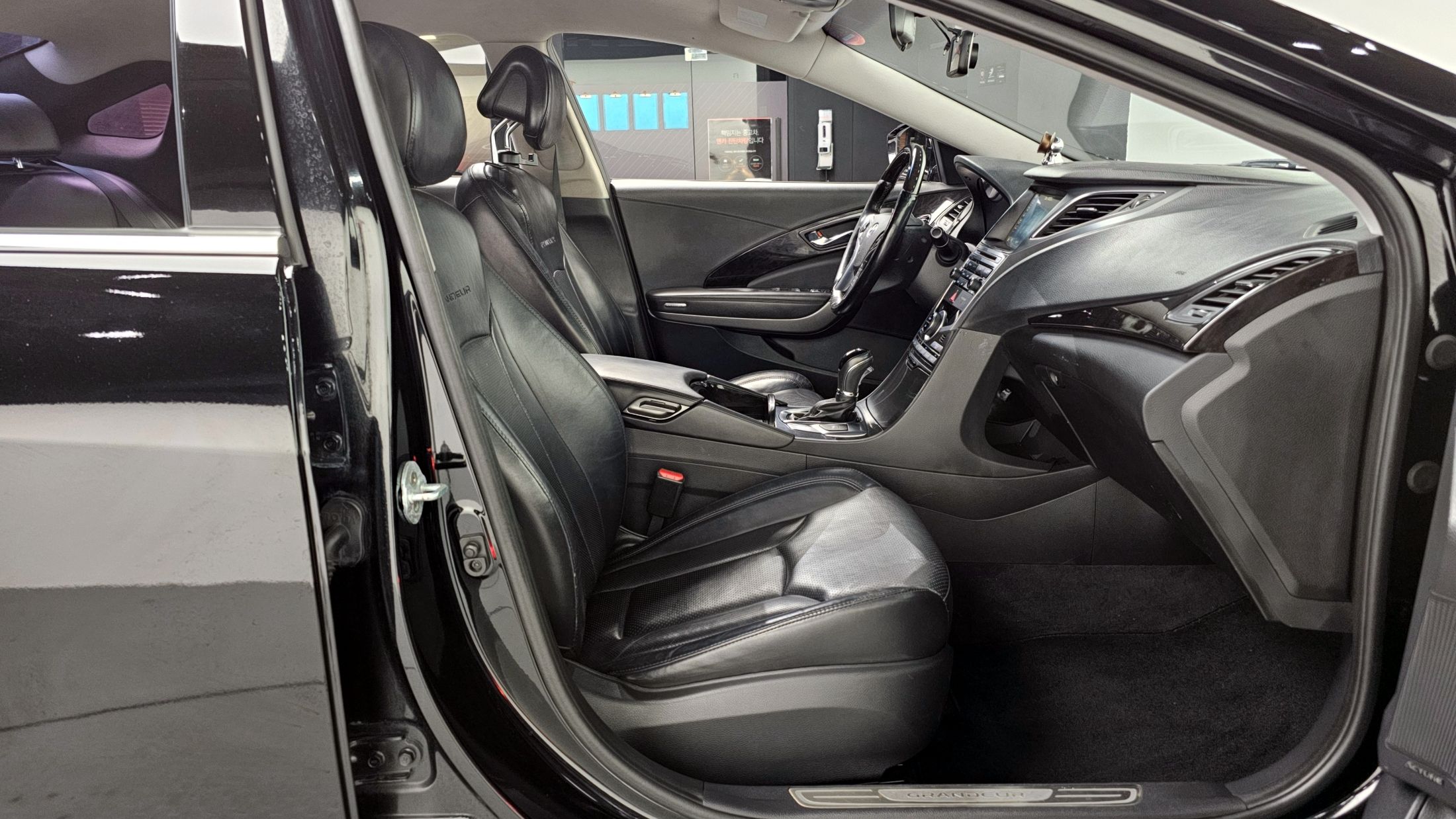 HYUNDAI GRANDEUR HG 2016