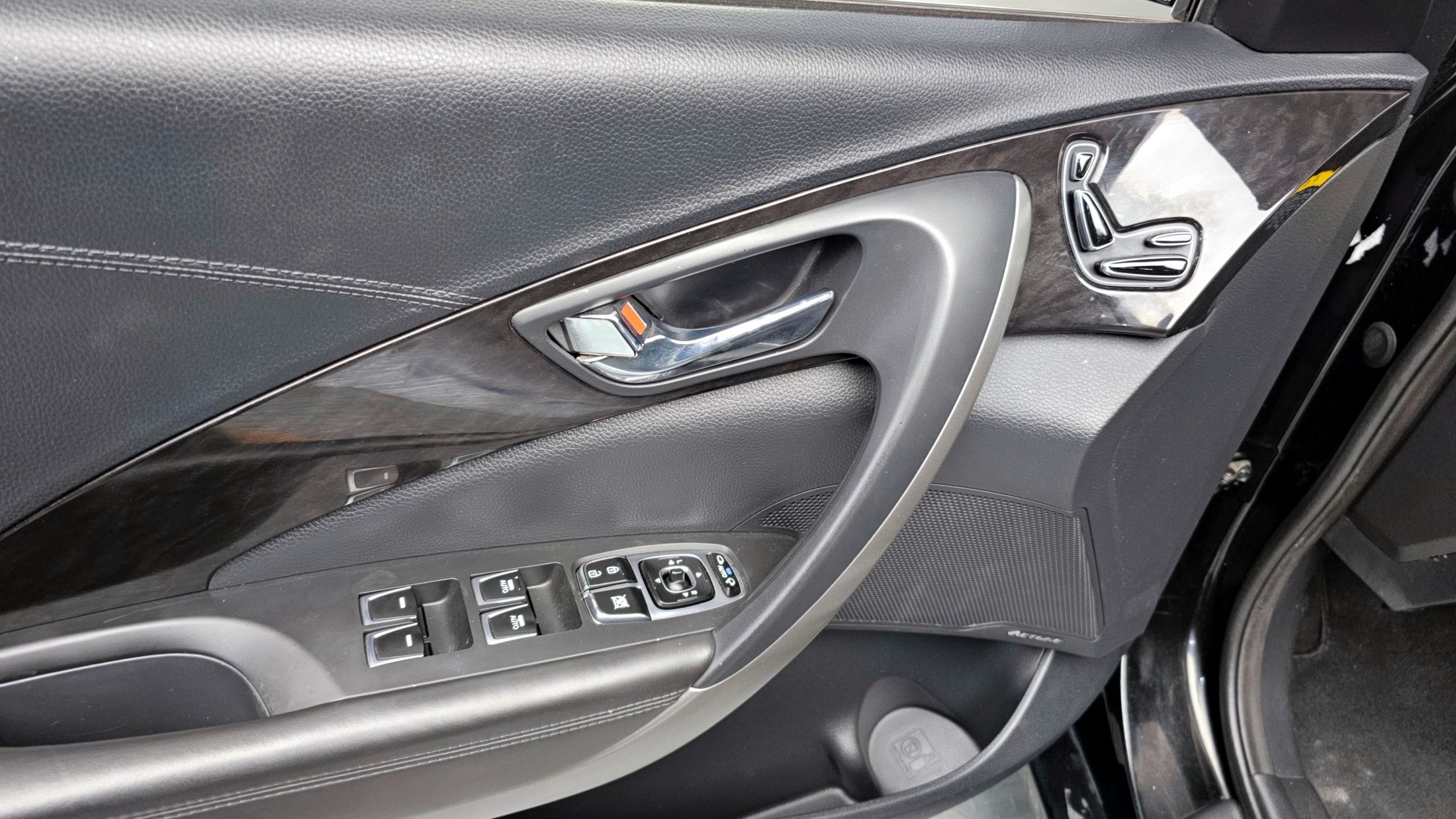 HYUNDAI GRANDEUR HG 2016
