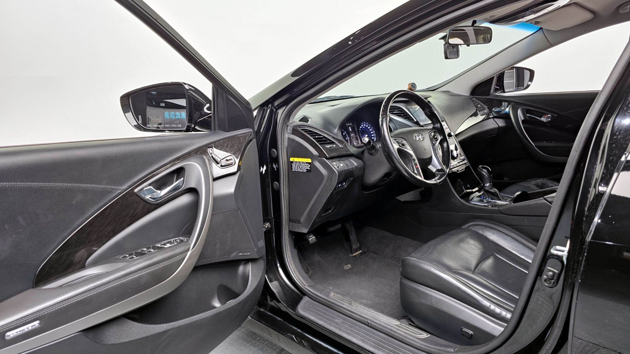 HYUNDAI GRANDEUR HG 2016
