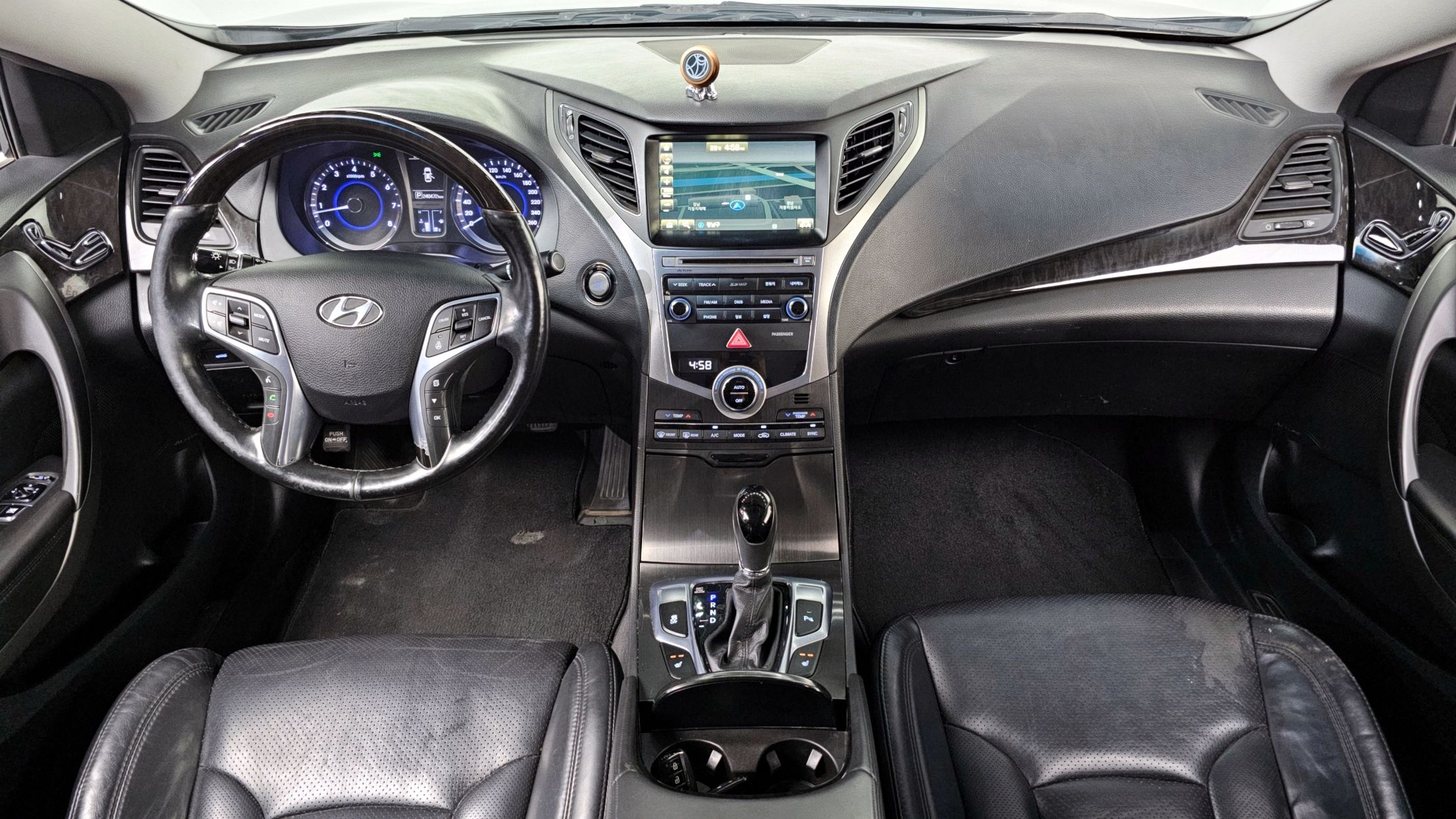 HYUNDAI GRANDEUR HG 2016